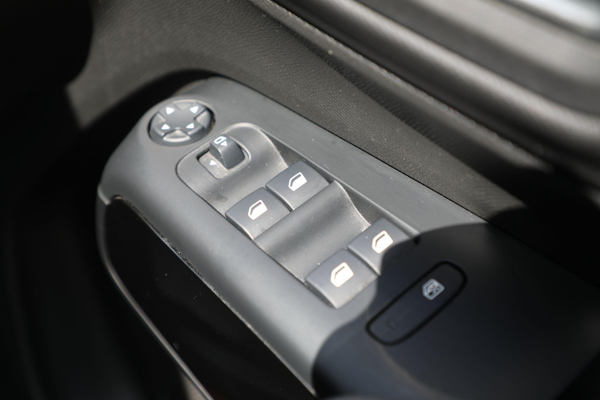 Large vehicle image
